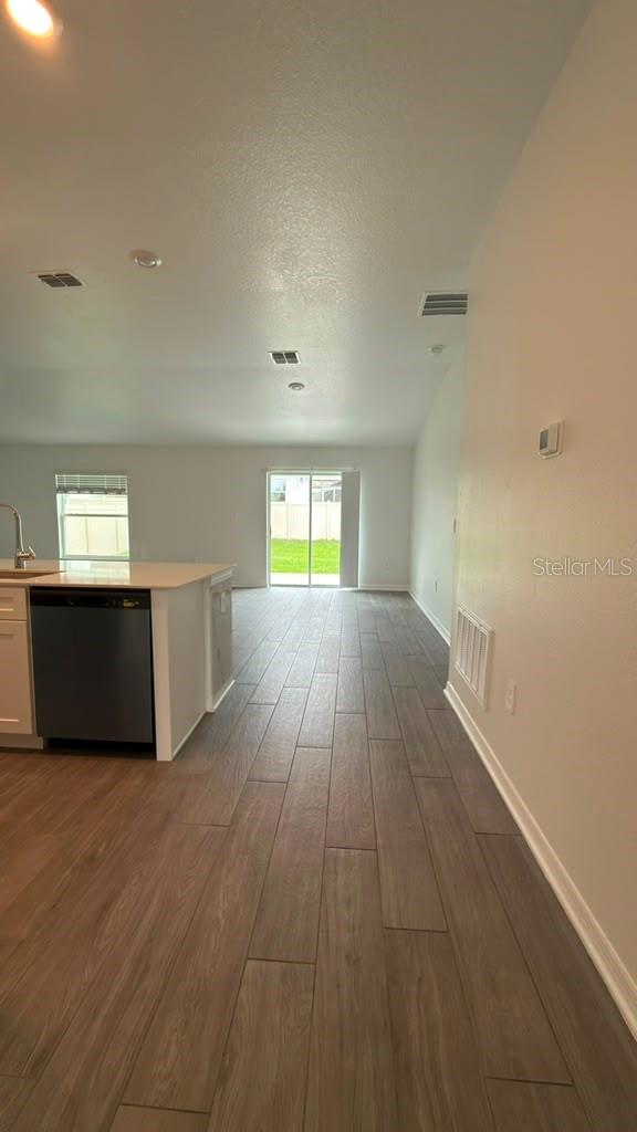 707 Grove St Property Photo 6