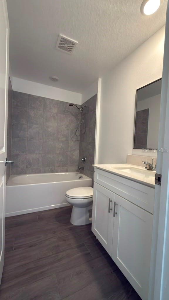 707 Grove St Property Photo 9