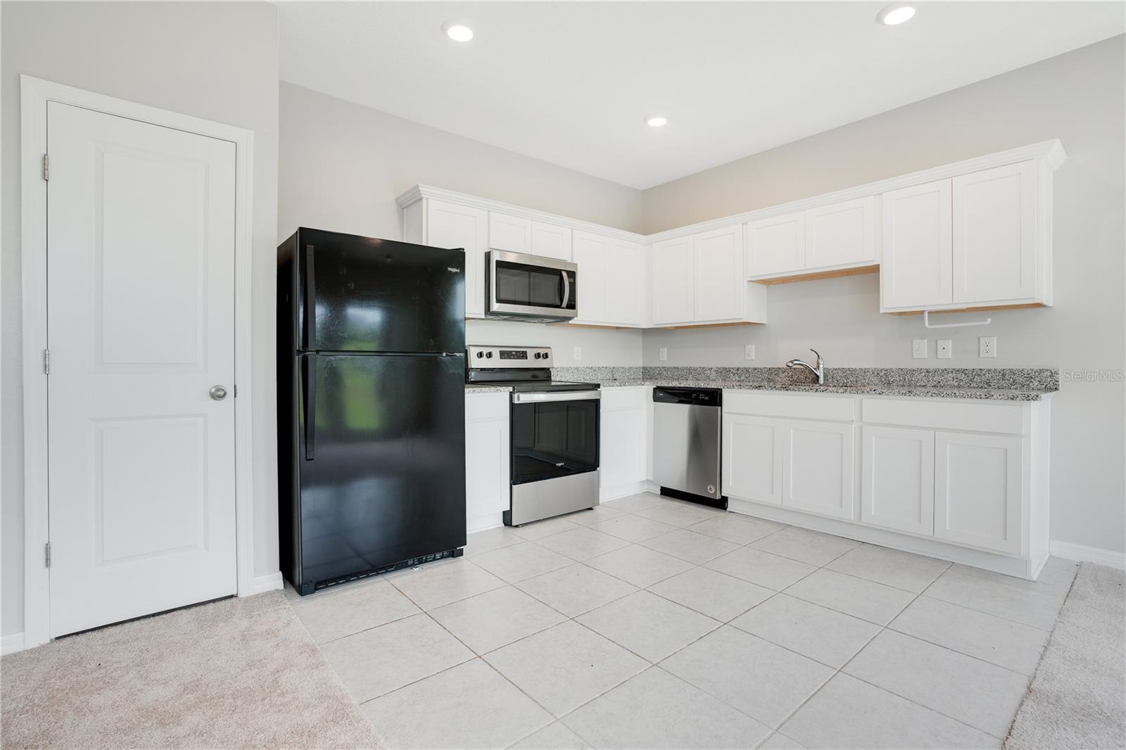 1068 Appleton St Property Photo 5