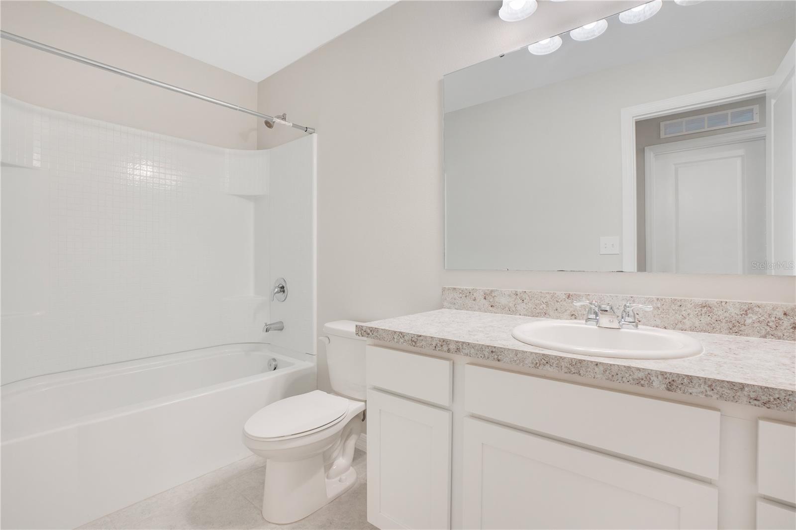 1068 Appleton St Property Photo 22