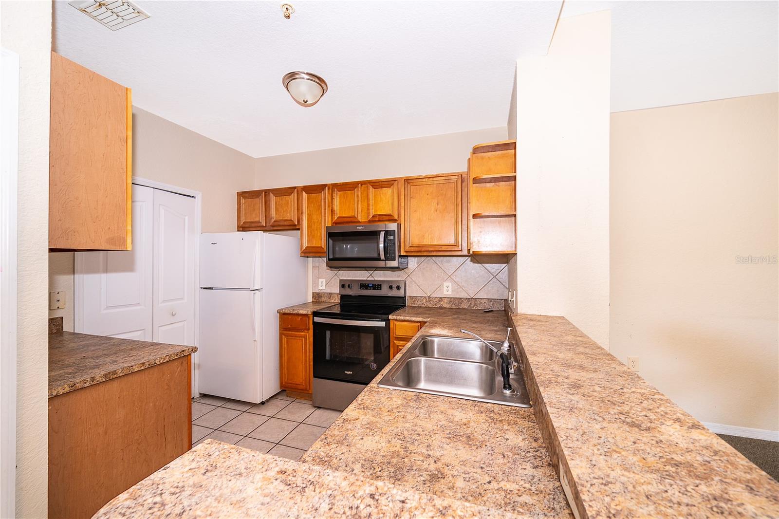 6141 Metrowest Blvd #305 Property Photo 9
