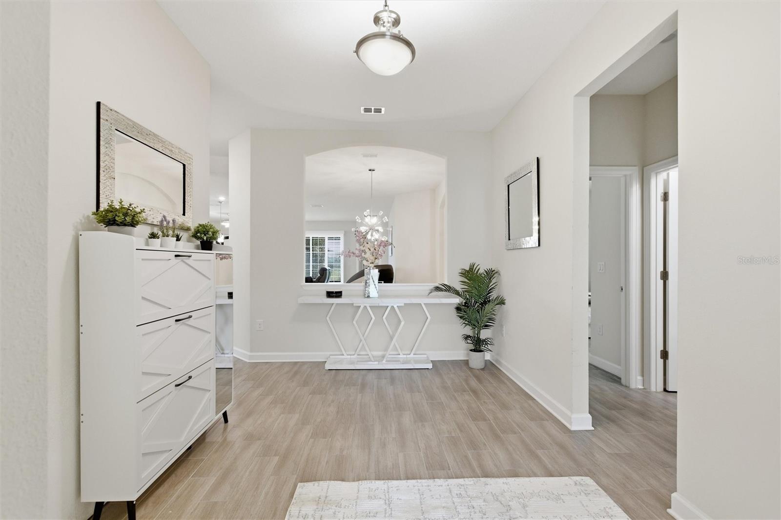 1077 Downswing Pl Property Photo 2