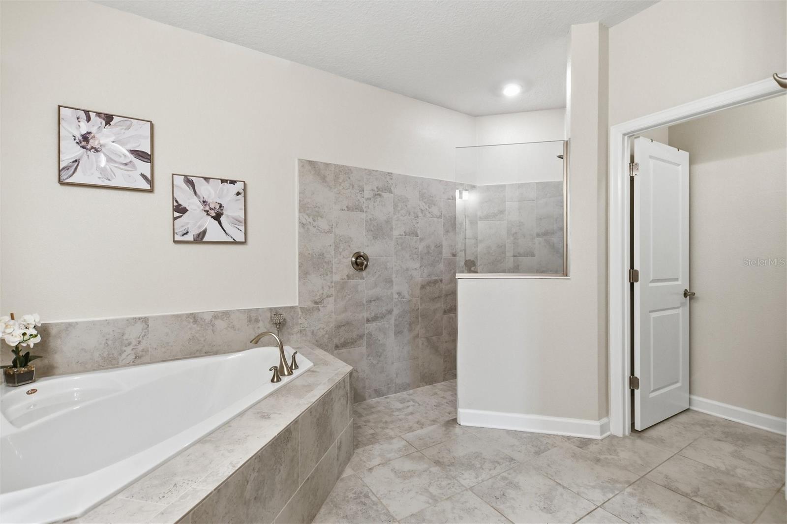 1077 Downswing Pl Property Photo 16