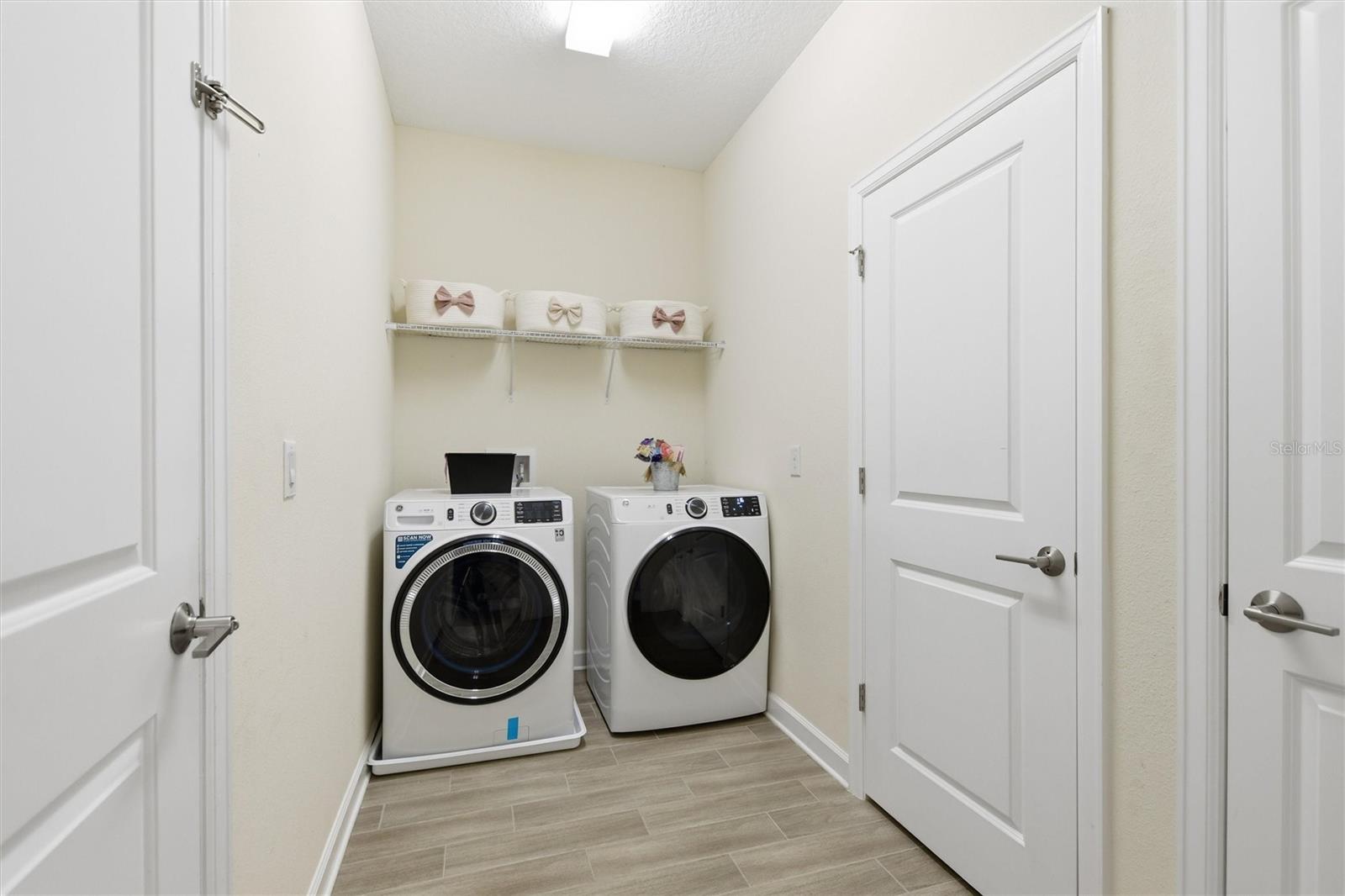 1077 Downswing Pl Property Photo 27