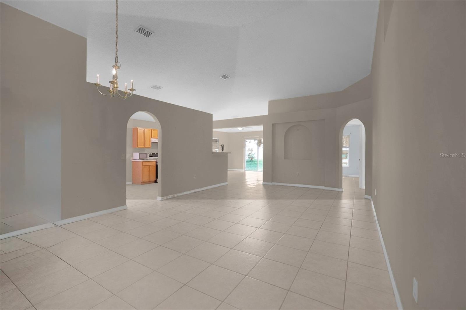 265 Jocelyn Dr Property Photo 14