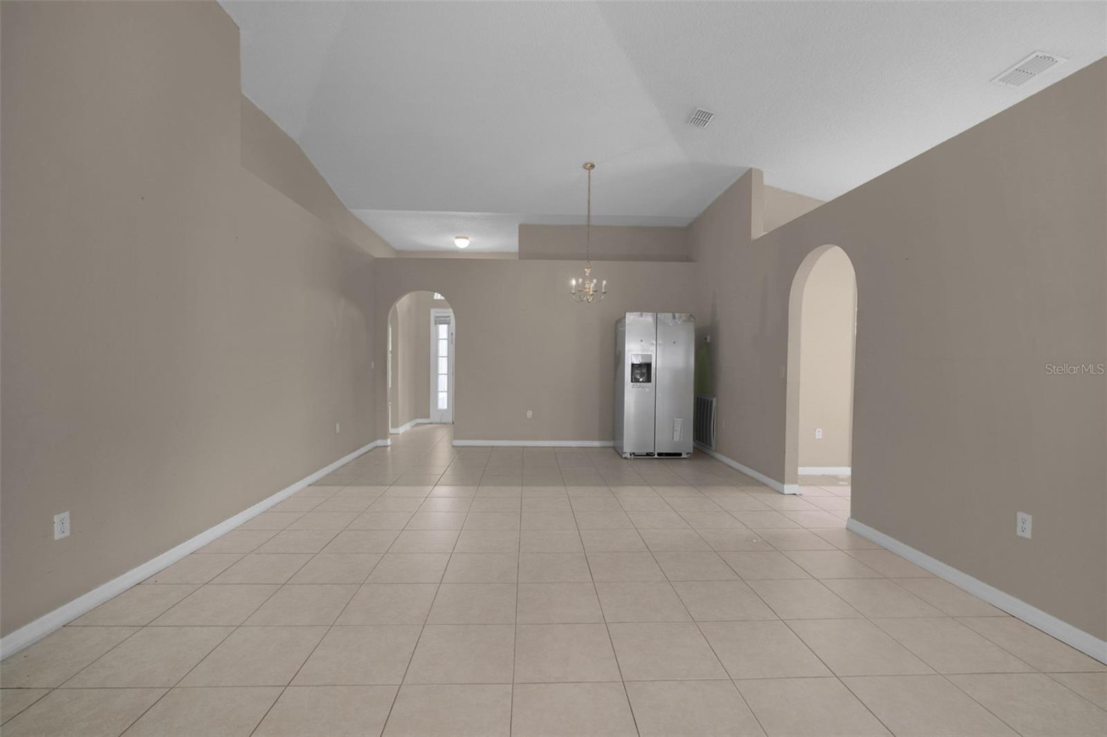 265 Jocelyn Dr Property Photo 16