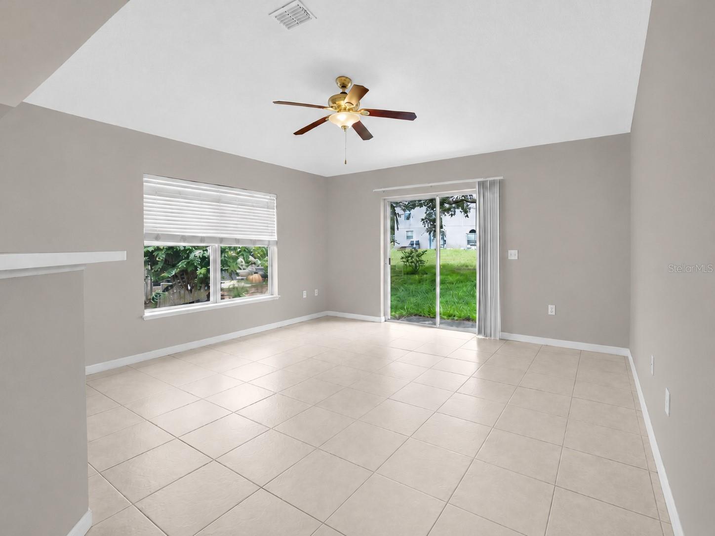 265 Jocelyn Dr Property Photo 23