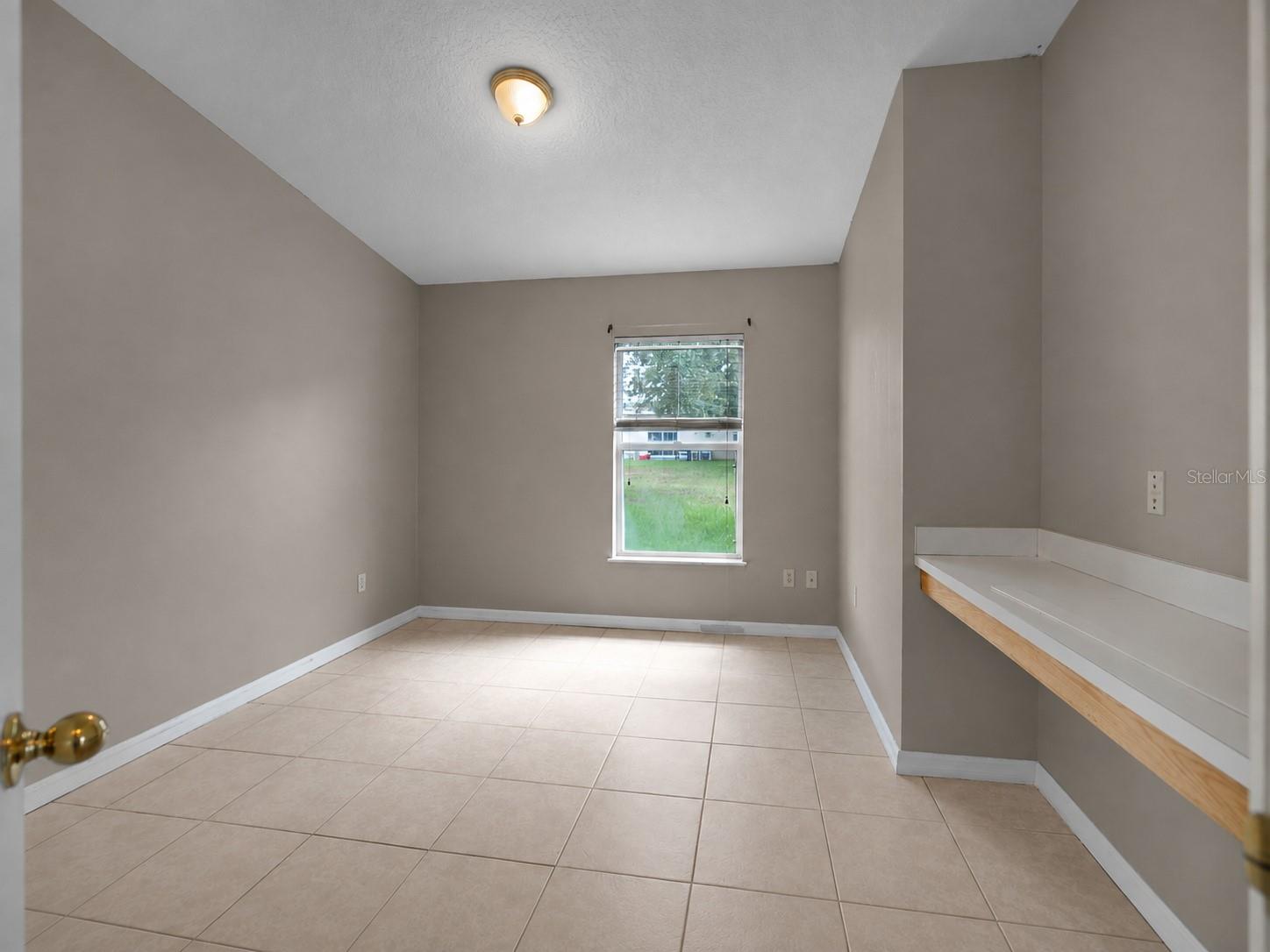 265 Jocelyn Dr Property Photo 24