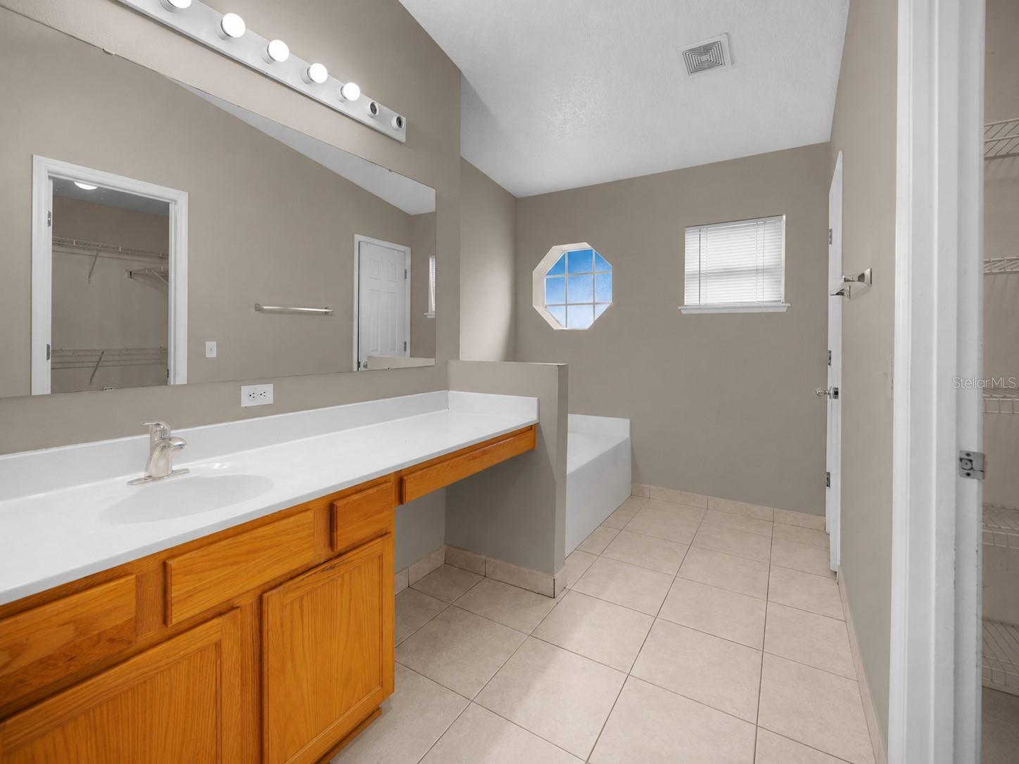265 Jocelyn Dr Property Photo 28