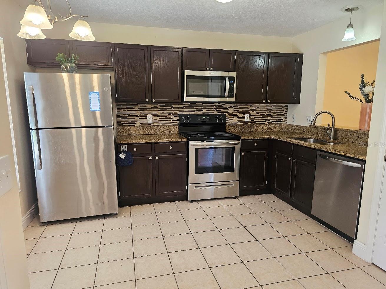 2351 Water View Loop Property Photo 8