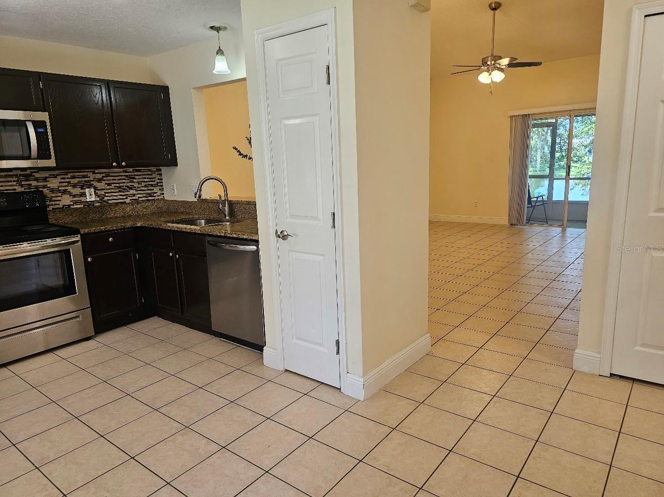 2351 Water View Loop Property Photo 9