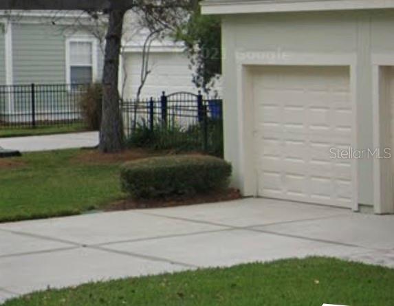 848 Runner Oak St Property Photo 5