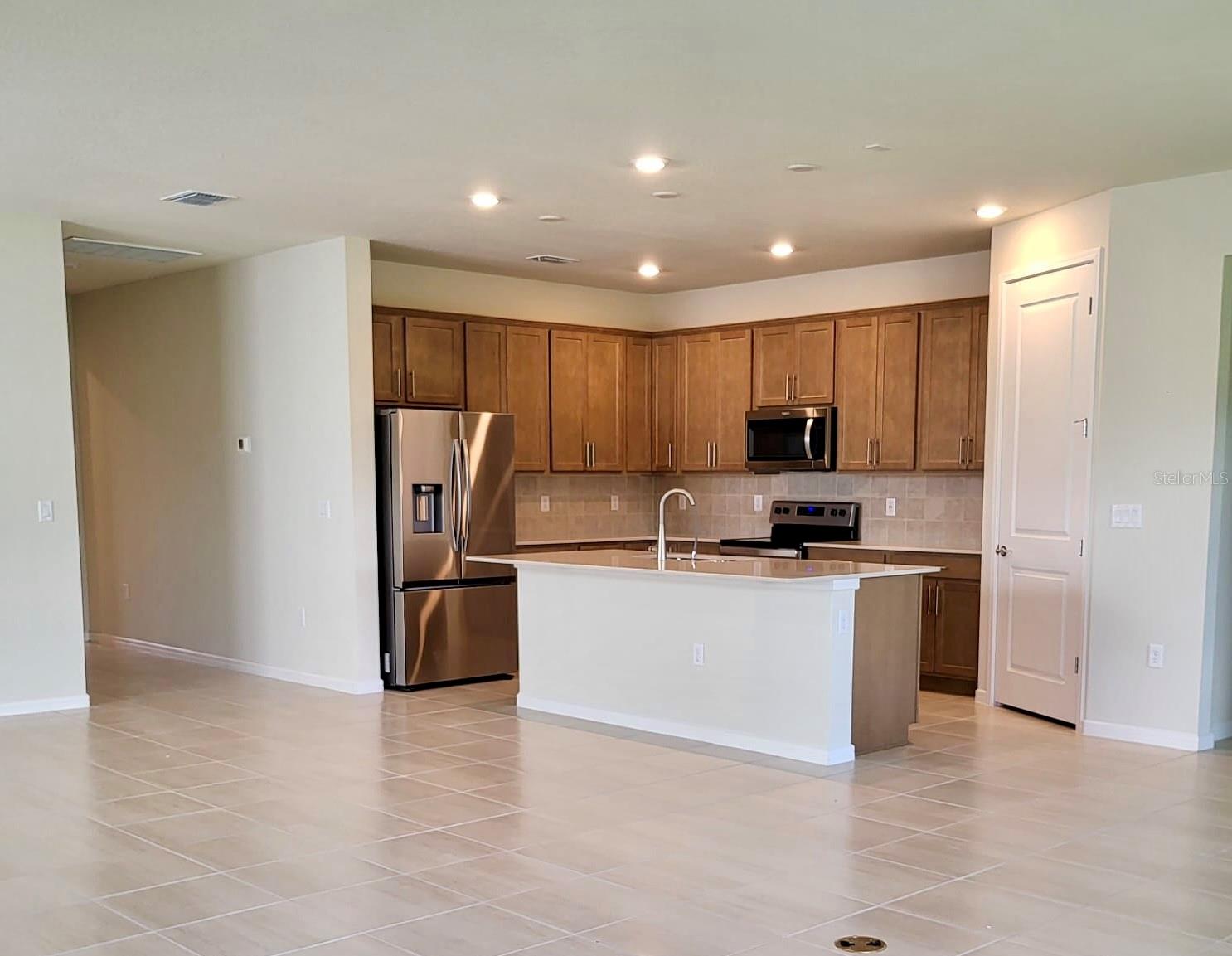 17391 Saw Palmetto Ave Property Photo 3
