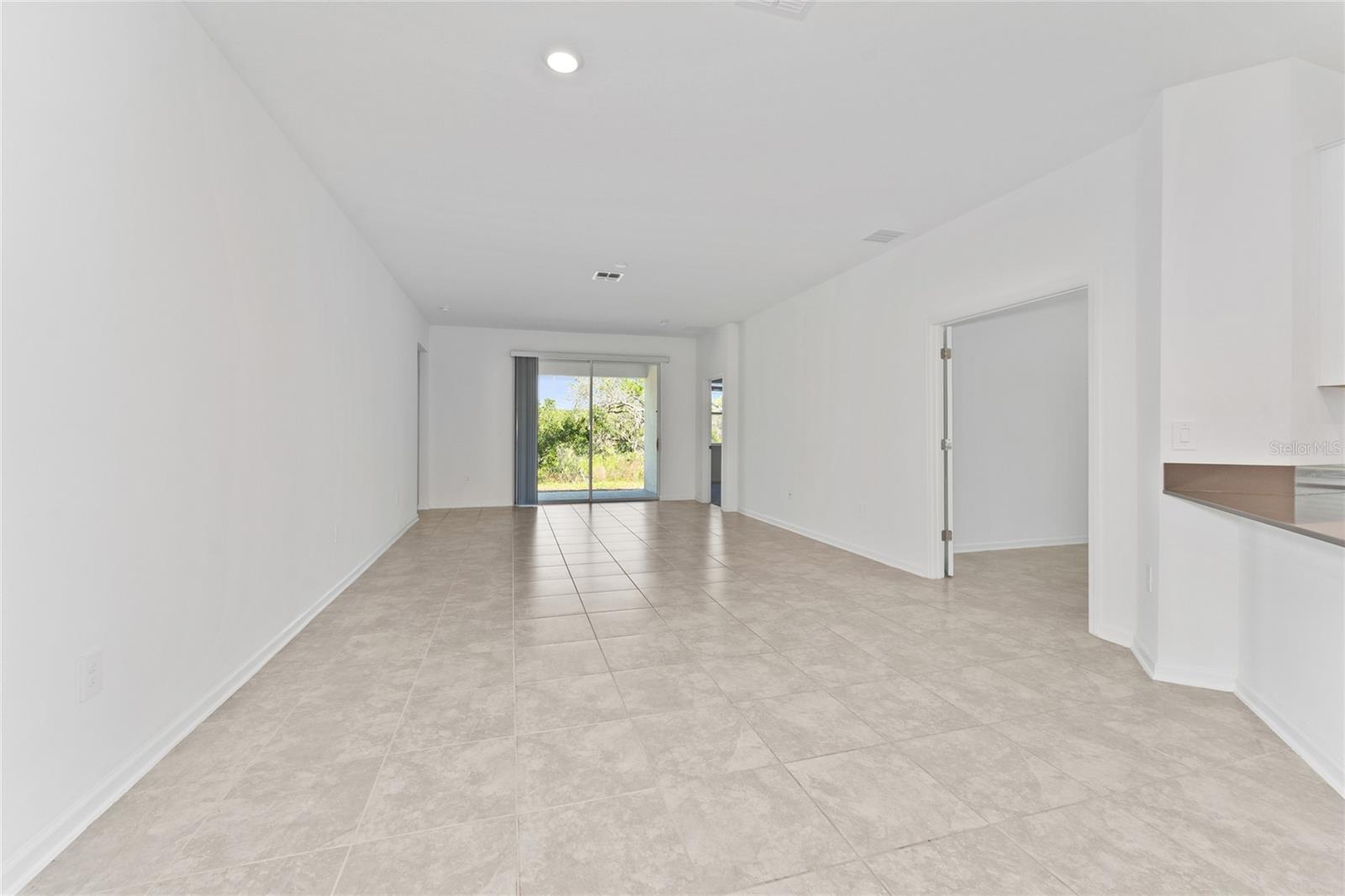 860 Daring Dr Property Photo 10