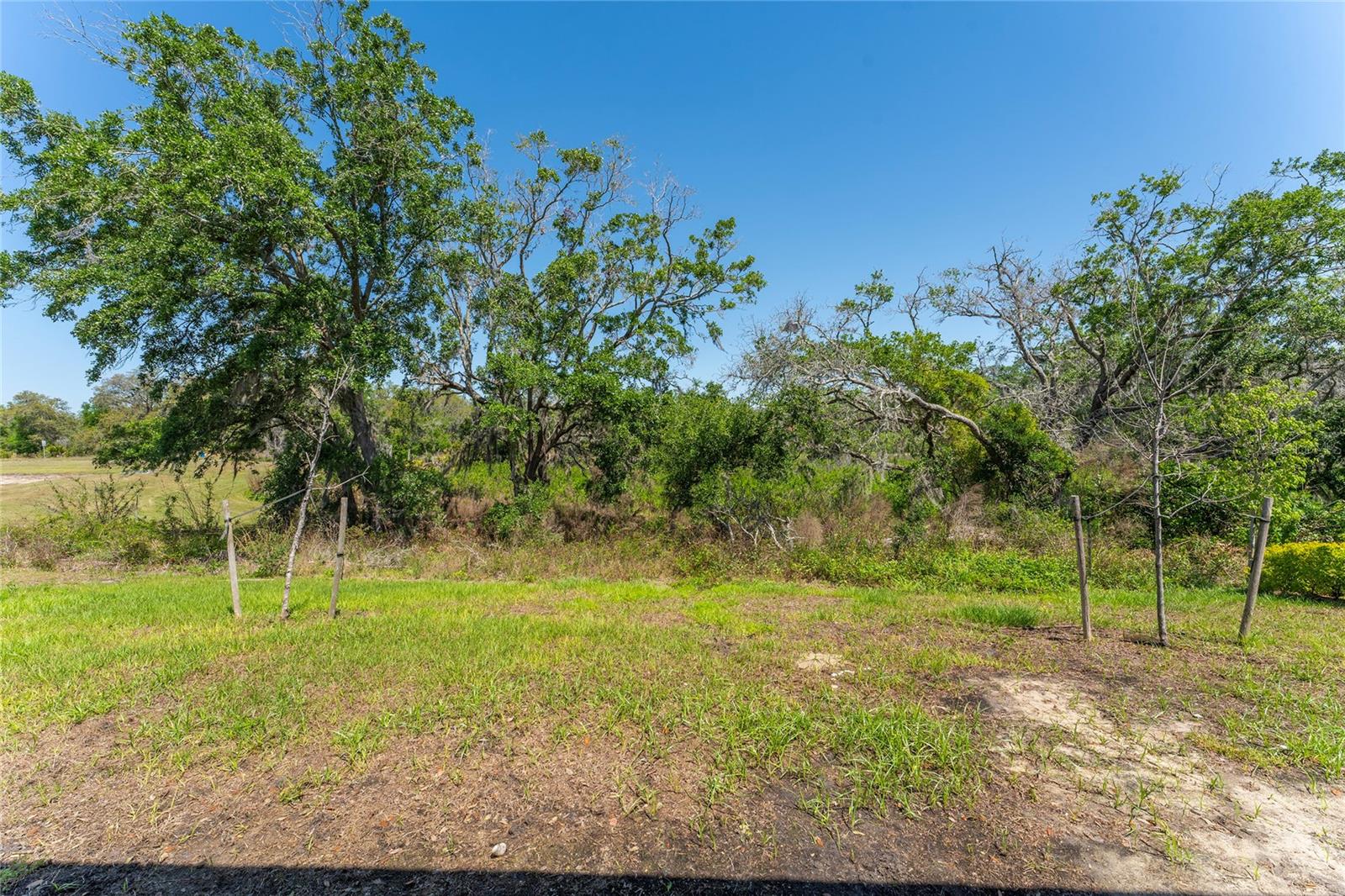860 Daring Dr Property Photo 25
