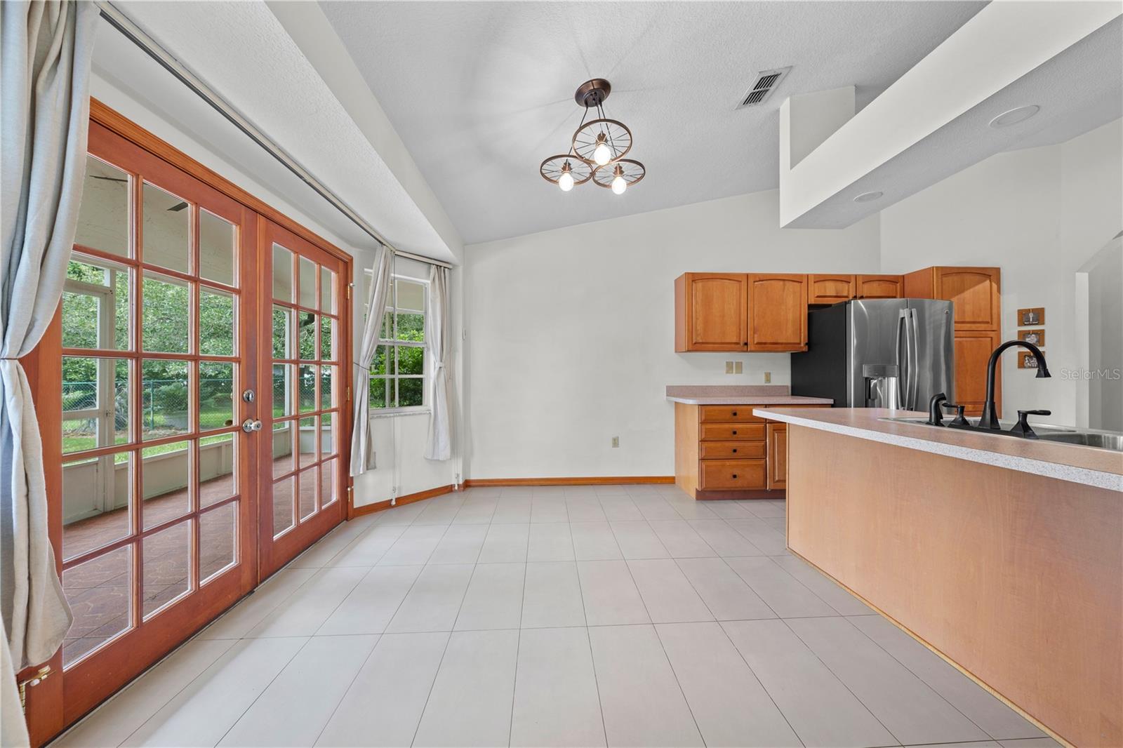 2810 Windsong Ln Property Photo 11