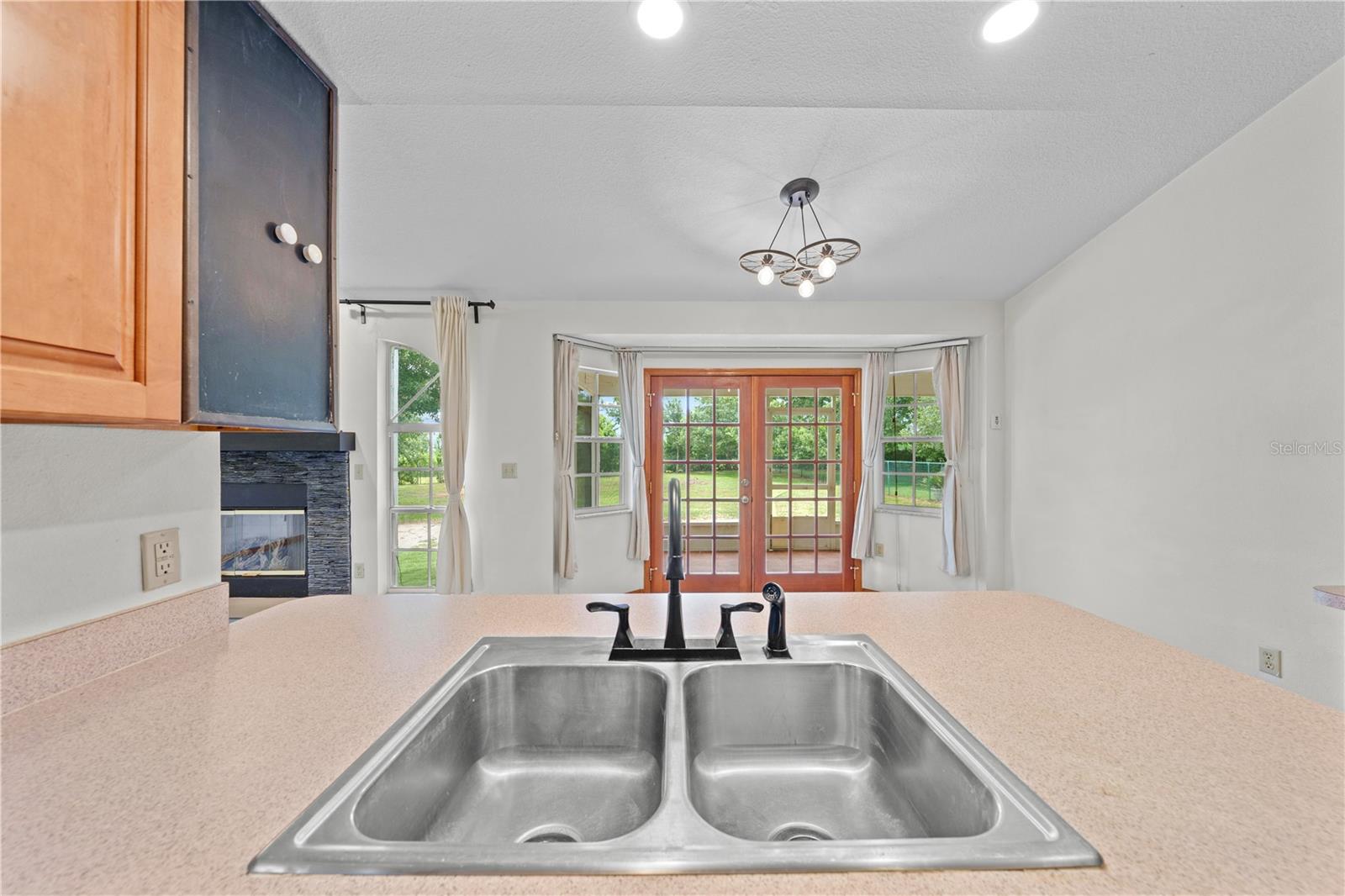 2810 Windsong Ln Property Photo 14