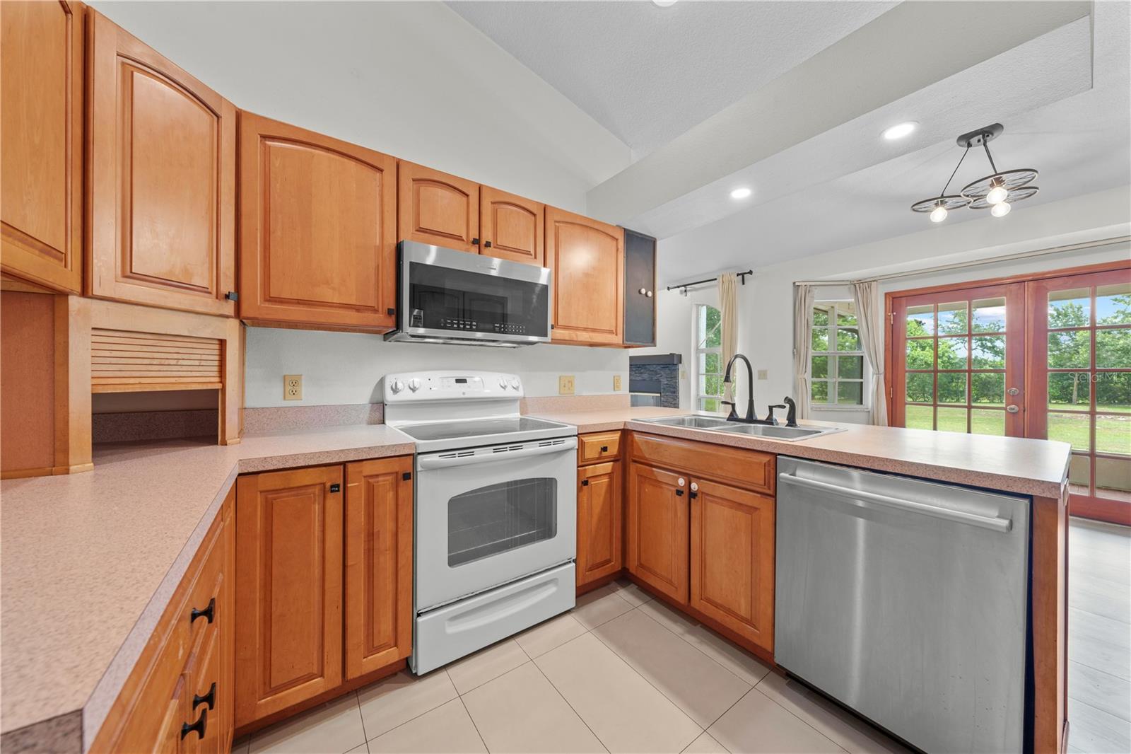 2810 Windsong Ln Property Photo 16
