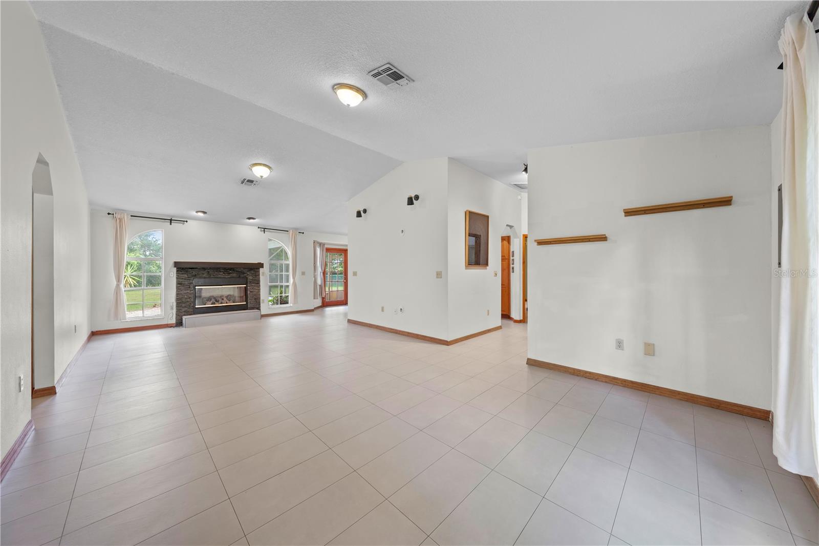 2810 Windsong Ln Property Photo 20
