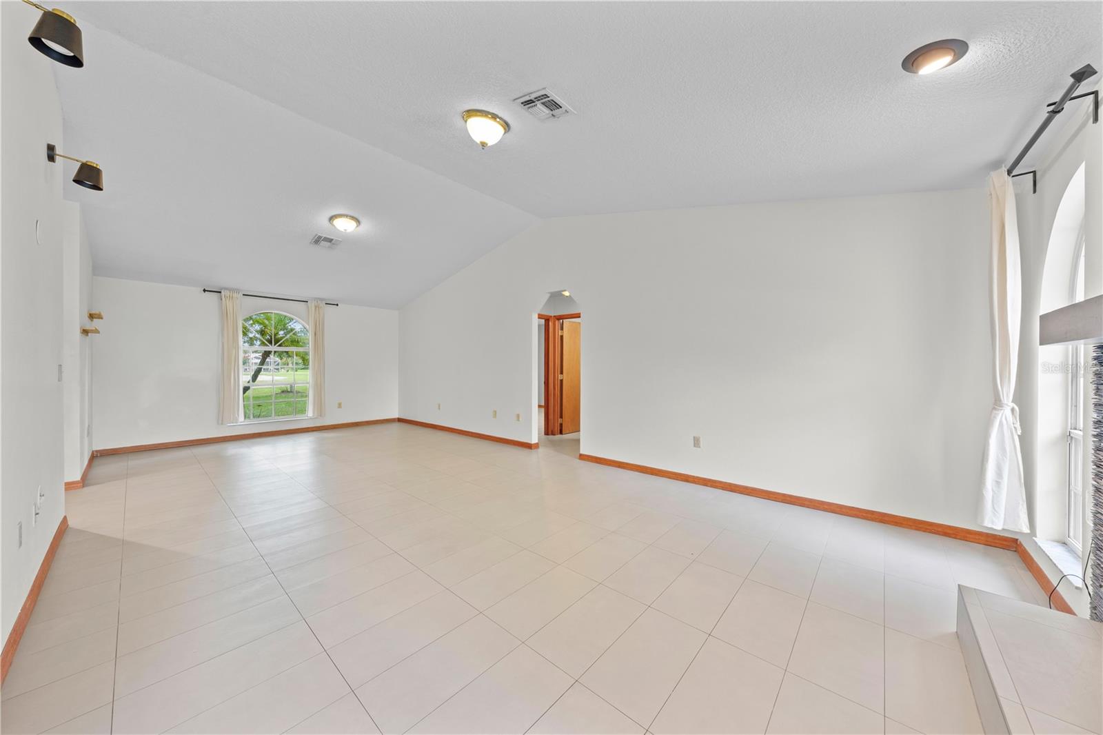 2810 Windsong Ln Property Photo 22