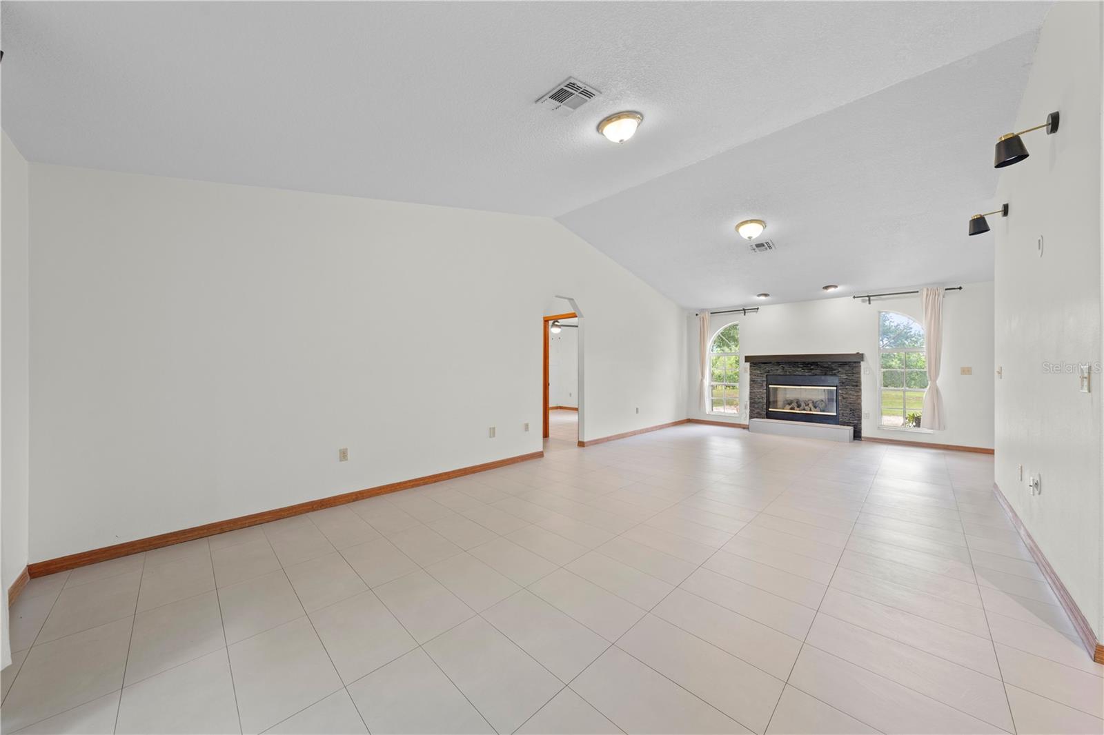 2810 Windsong Ln Property Photo 23