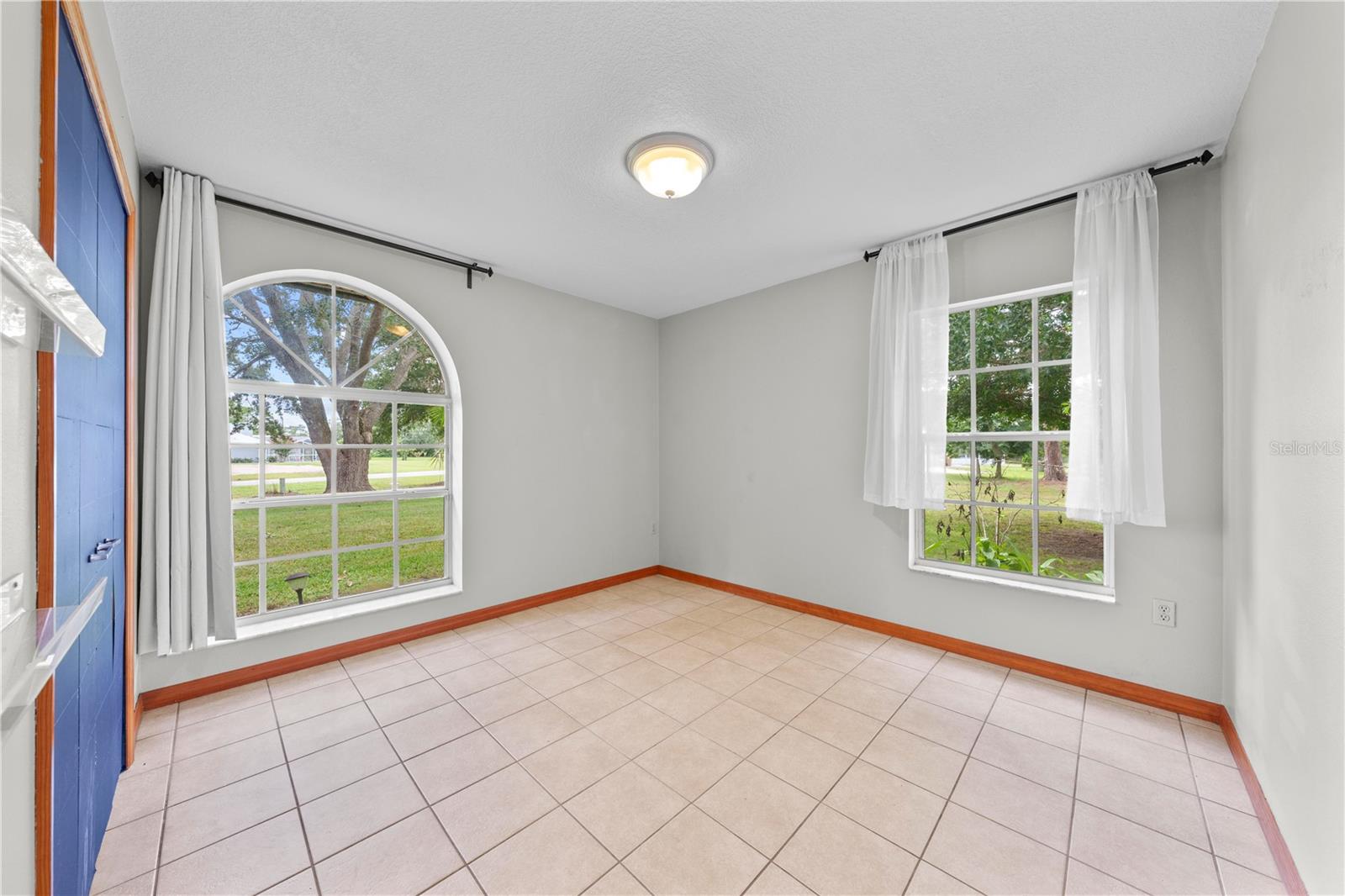2810 Windsong Ln Property Photo 25