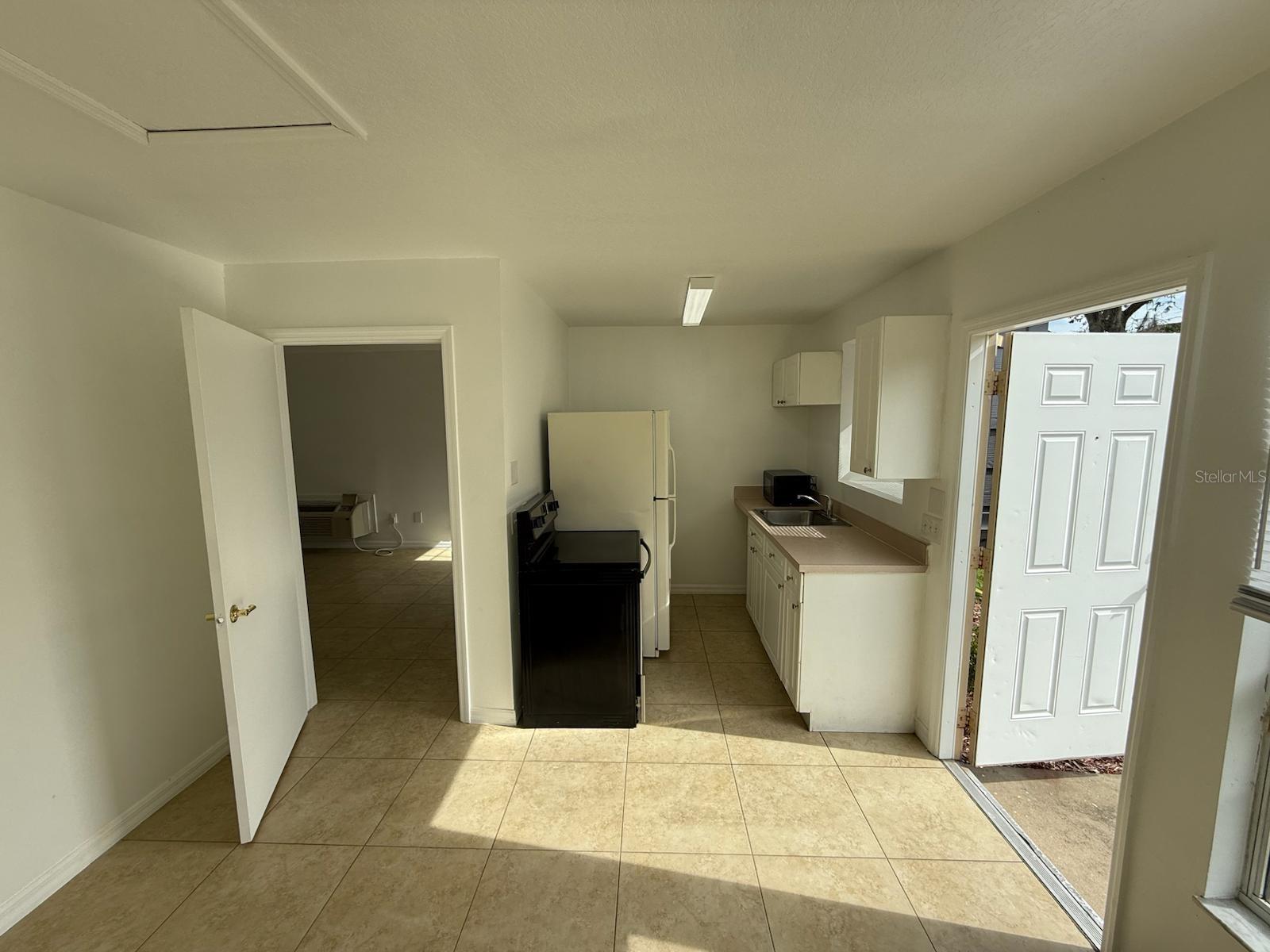 316 Mango Dr #b Property Photo 2