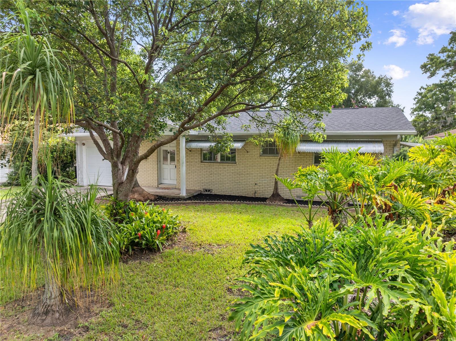 325 Florida Ave Property Photo 2