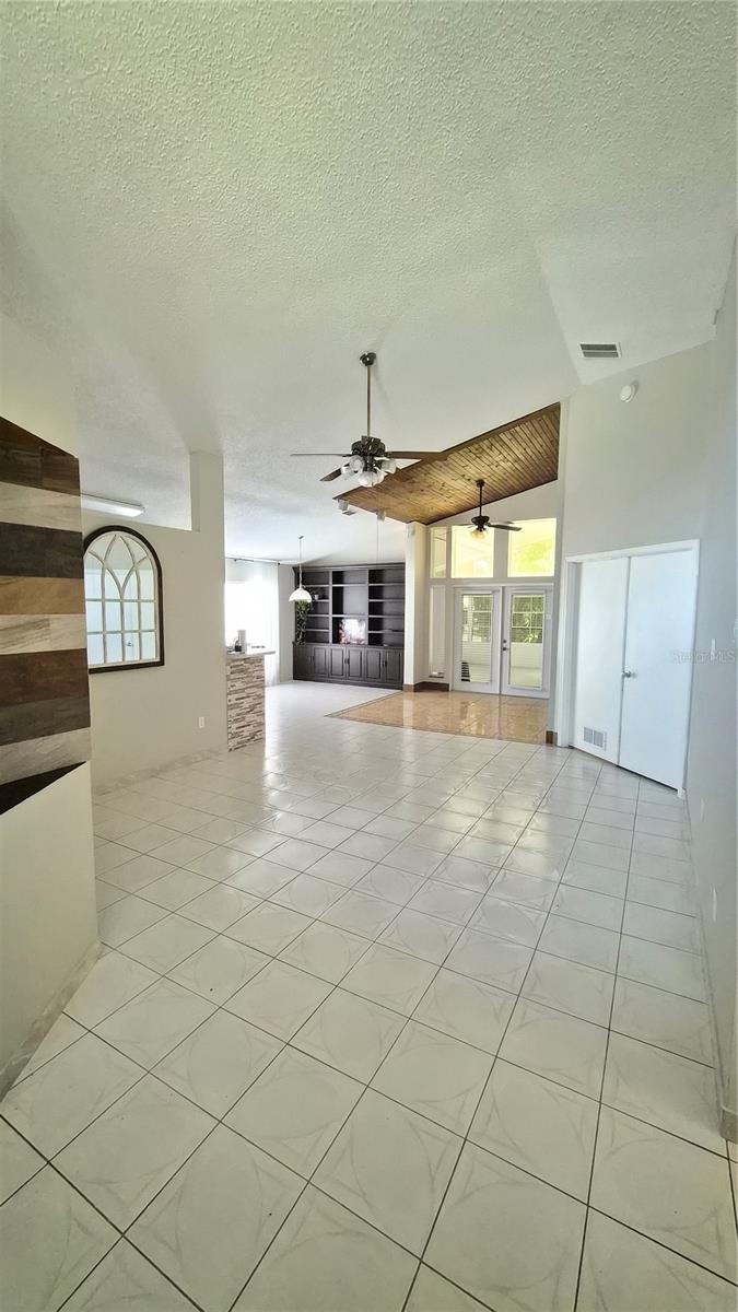 2240 Stonehedge Loop Property Photo 2