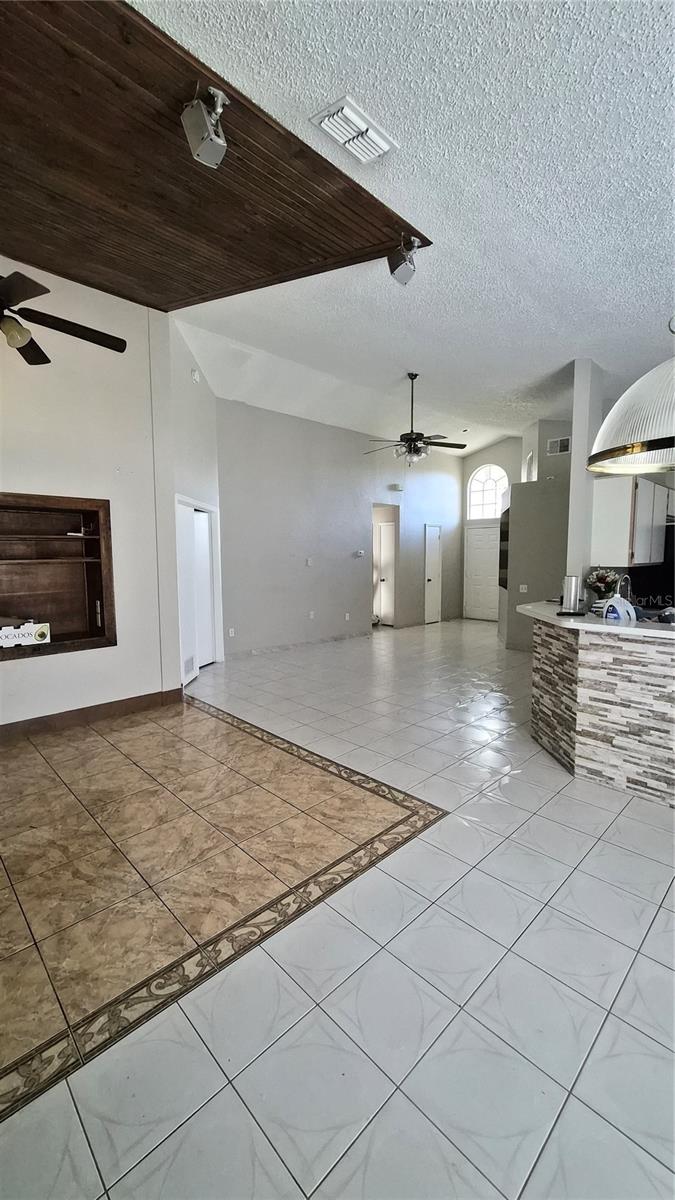2240 Stonehedge Loop Property Photo 3
