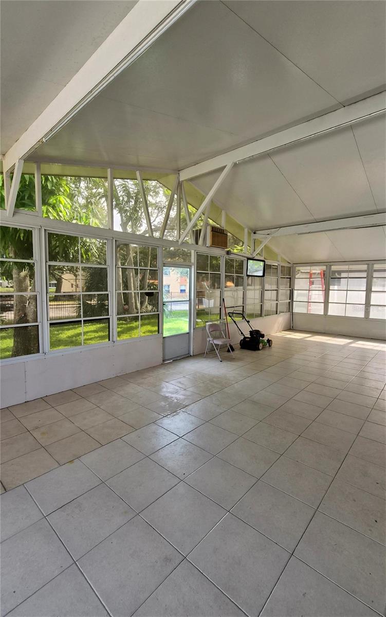 2240 Stonehedge Loop Property Photo 4