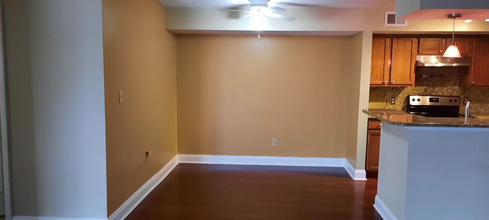 4200 Thornbriar Ln #e-306 Property Photo 6
