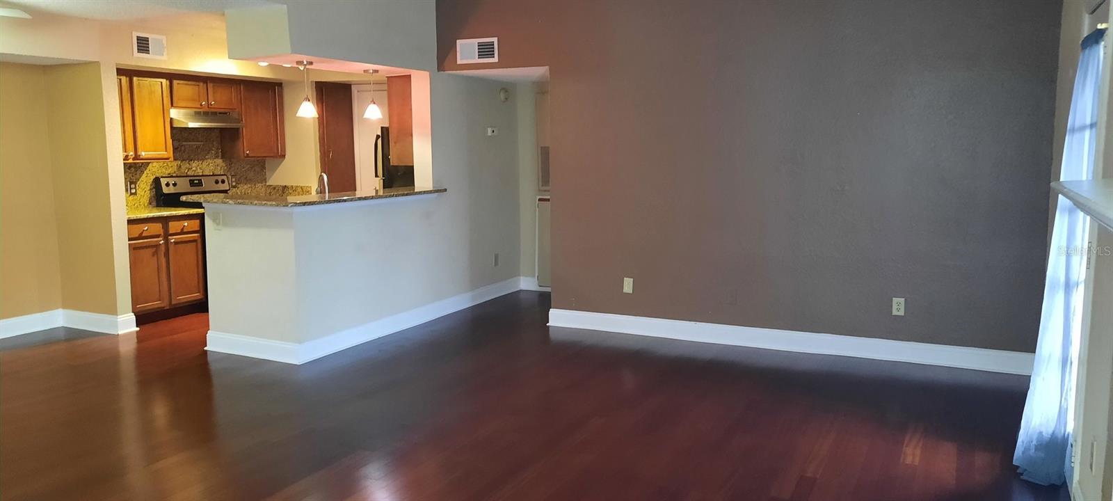 4200 Thornbriar Ln #e-306 Property Photo 8