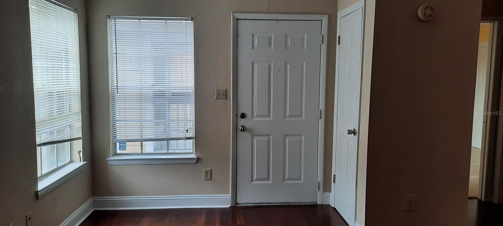 4200 Thornbriar Ln #e-306 Property Photo 11