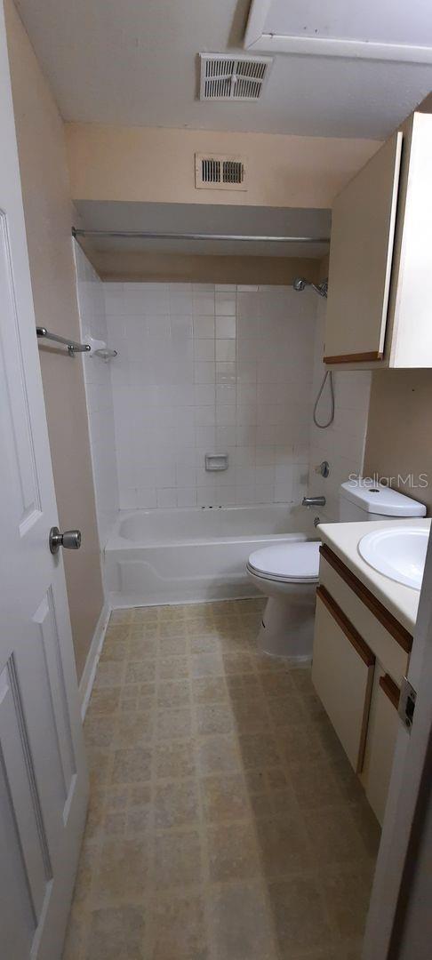 4200 Thornbriar Ln #e-306 Property Photo 13