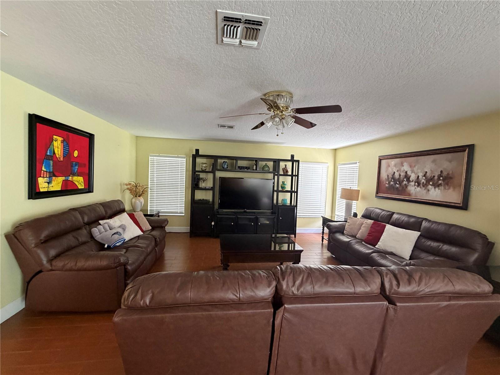 312 Windrose Dr Property Photo 7