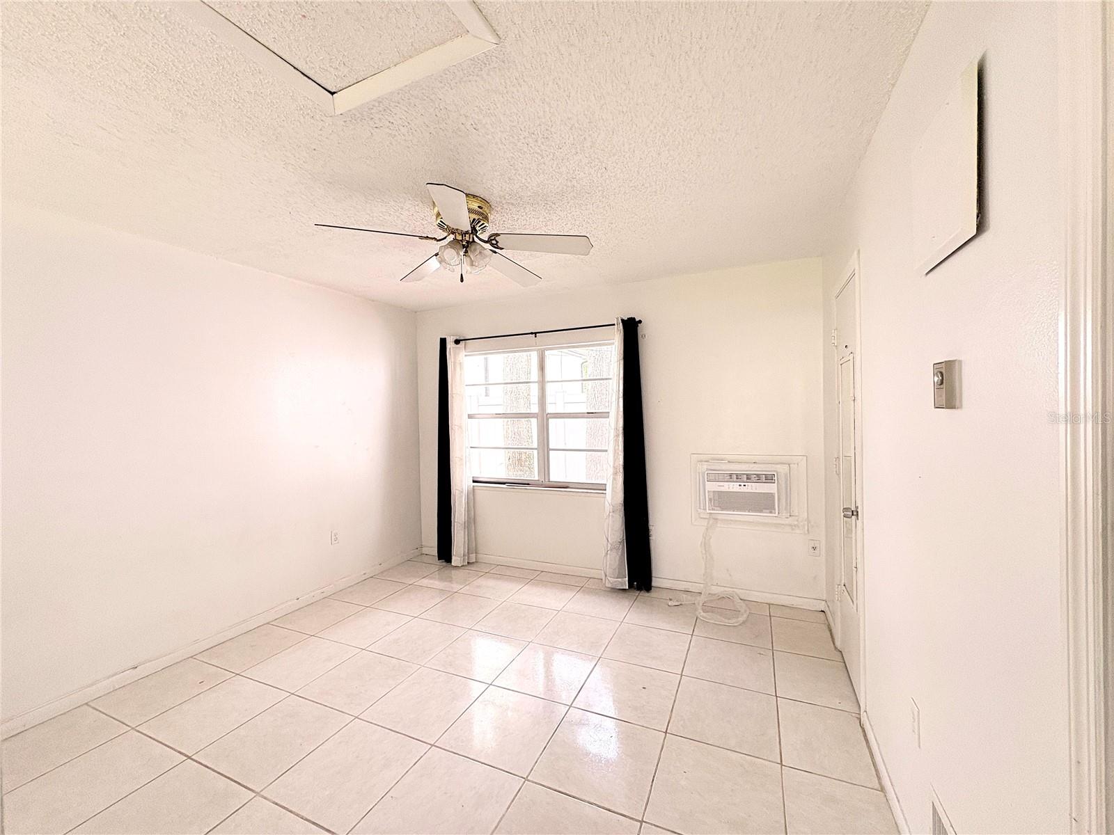 1106 E South St #2 Property Photo 12