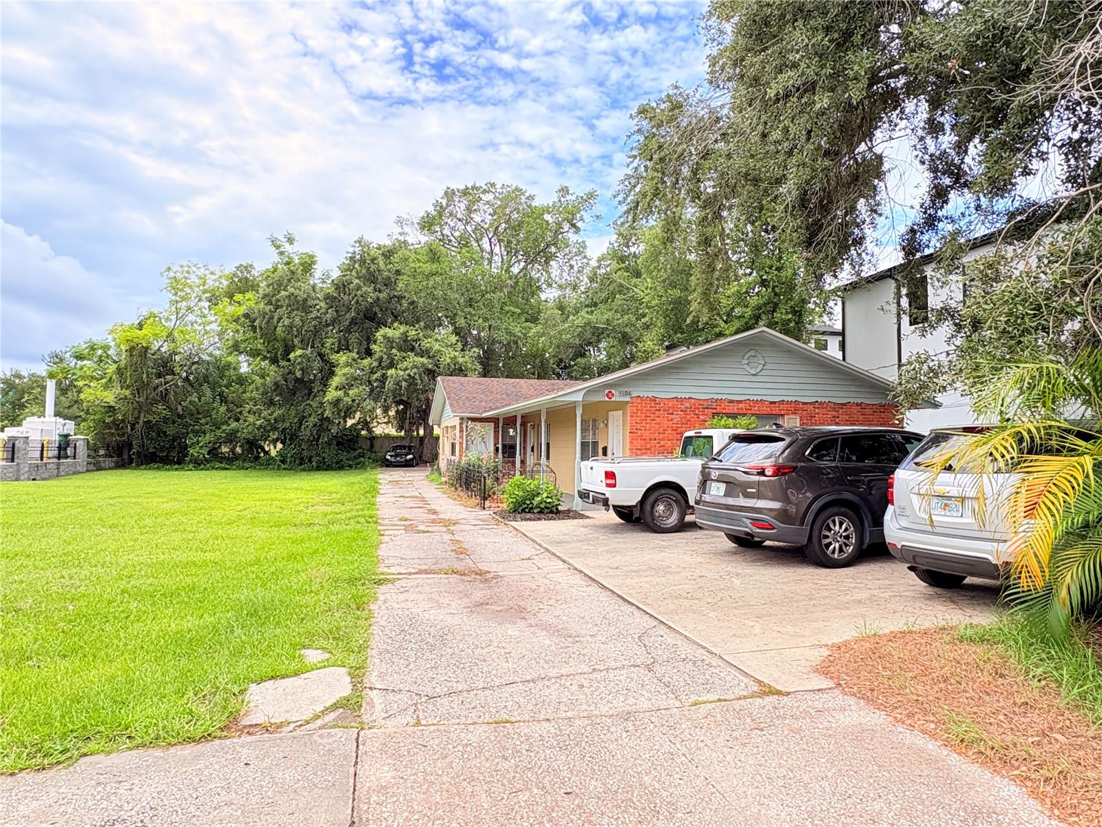 1106 E South St #2 Property Photo 15
