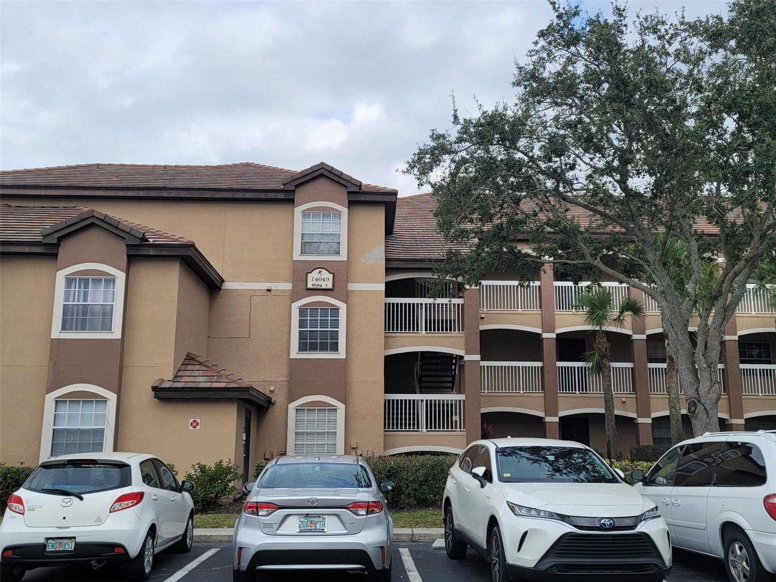 14049 FAIRWAY ISLAND DR #123 Property Photo 1