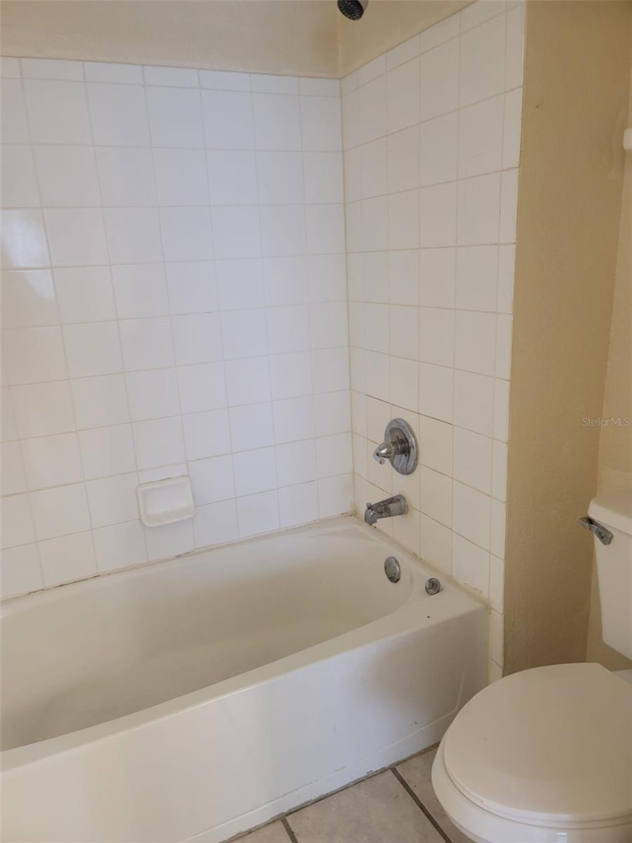 14049 Fairway Island Dr #123 Property Photo 8