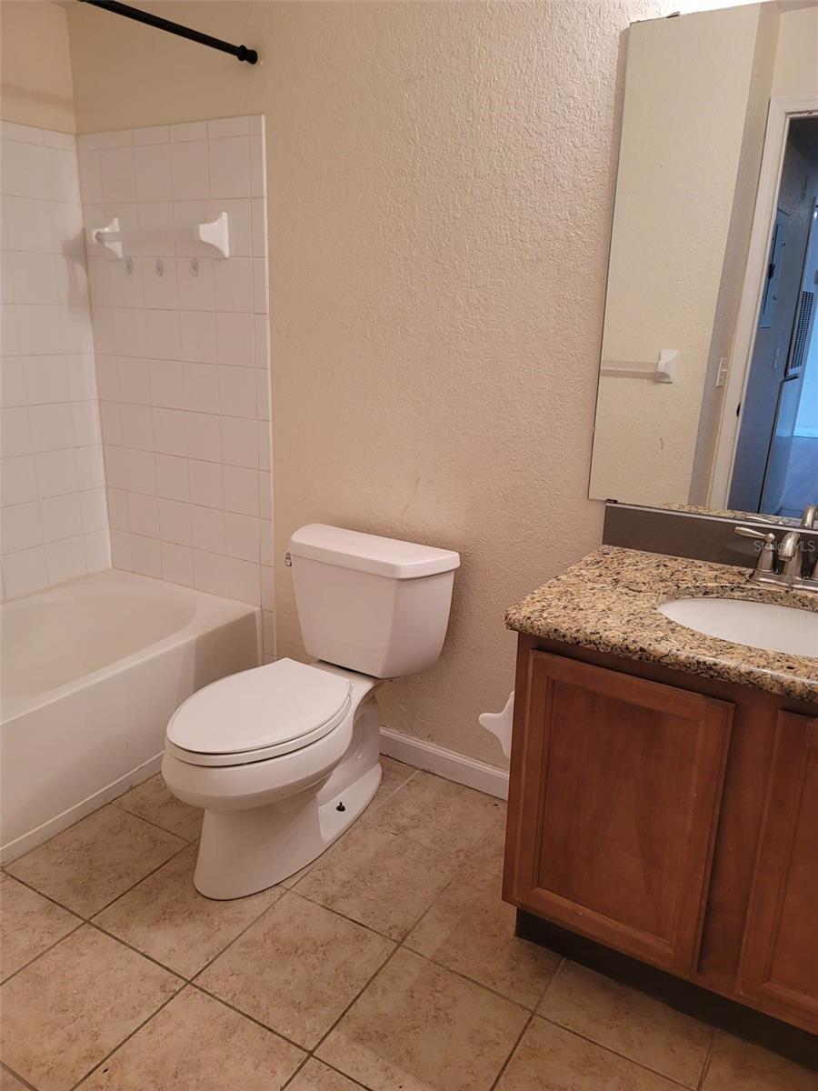 14049 Fairway Island Dr #123 Property Photo 9