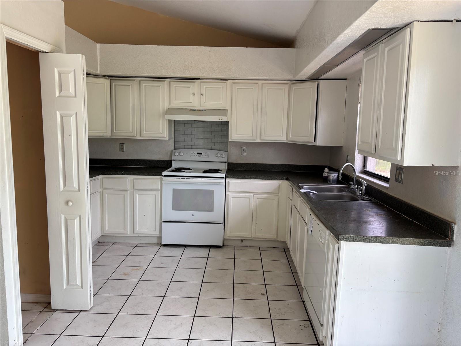 833 Oglethorpe Ct Property Photo 10