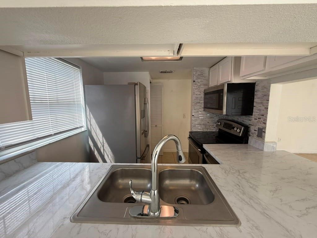 833 Caribbean Dr #a Property Photo 9