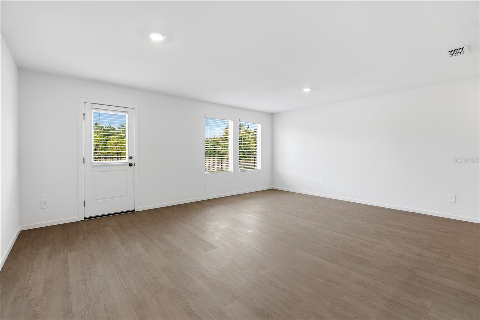 1225 Orion St Property Photo 4