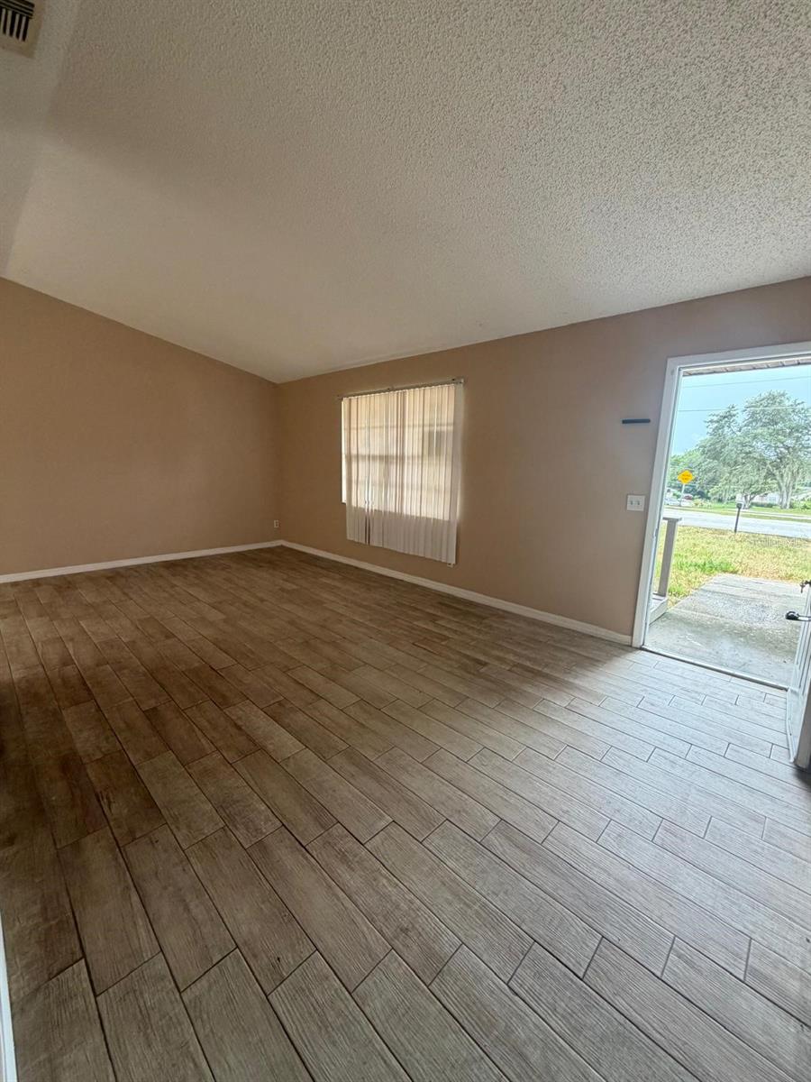 1726 Monticello St Property Photo 12