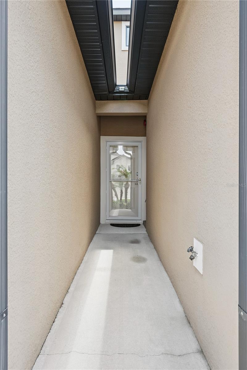 2438 Seven Oaks Dr Property Photo 3