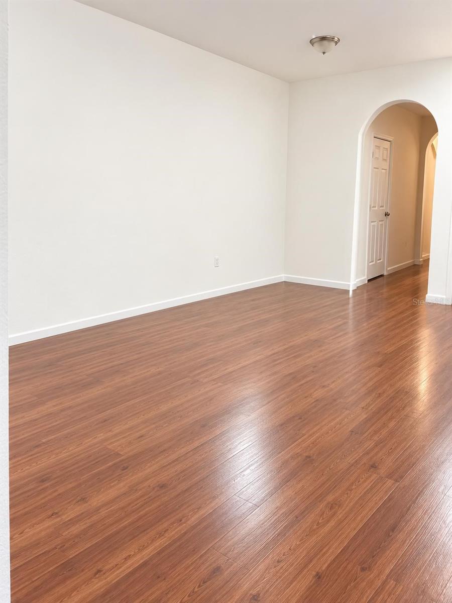 910 Spring Harvest Ct Property Photo 3