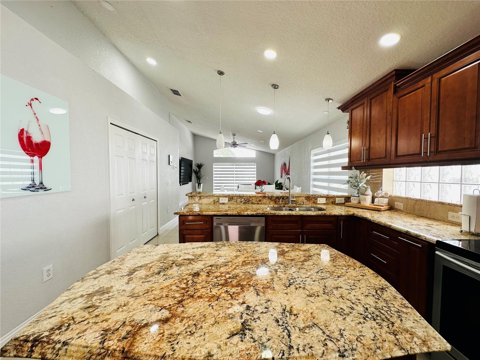 8885 Palisades Beach Ave Property Photo 5