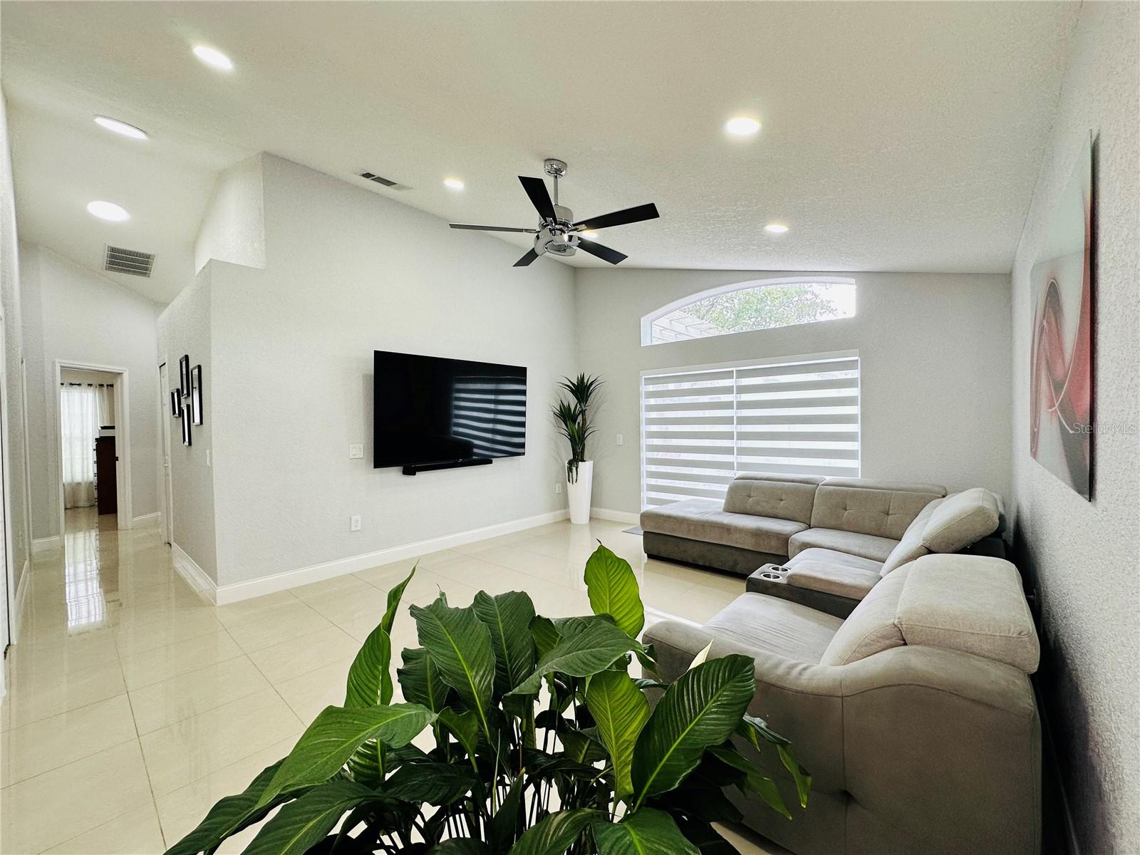 8885 Palisades Beach Ave Property Photo 8