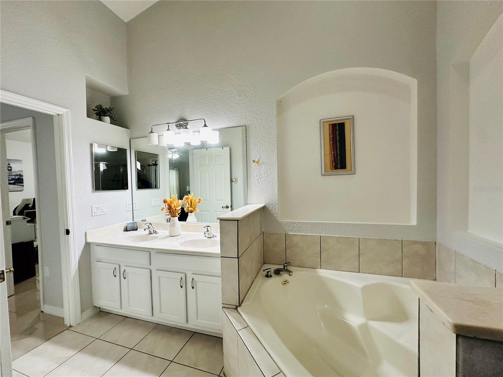 8885 Palisades Beach Ave Property Photo 21